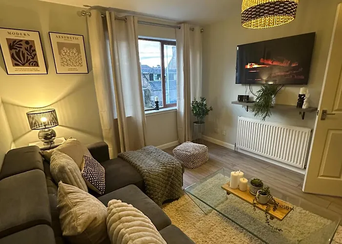 Lovely Modern 2 Bedrom Unit Close To City Center