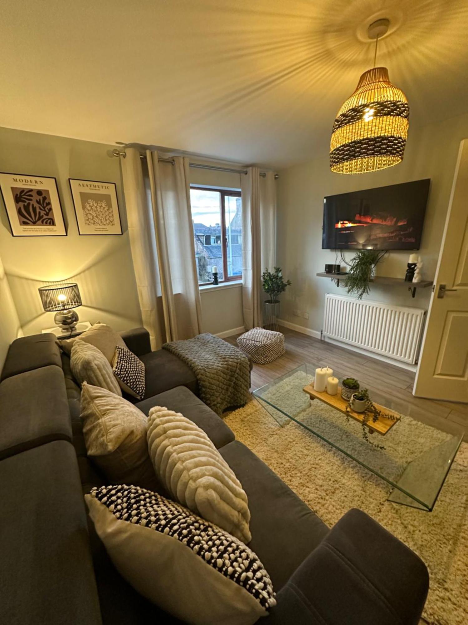 Apartment Lovely Modern 2 Bedrom Unit Close To Center